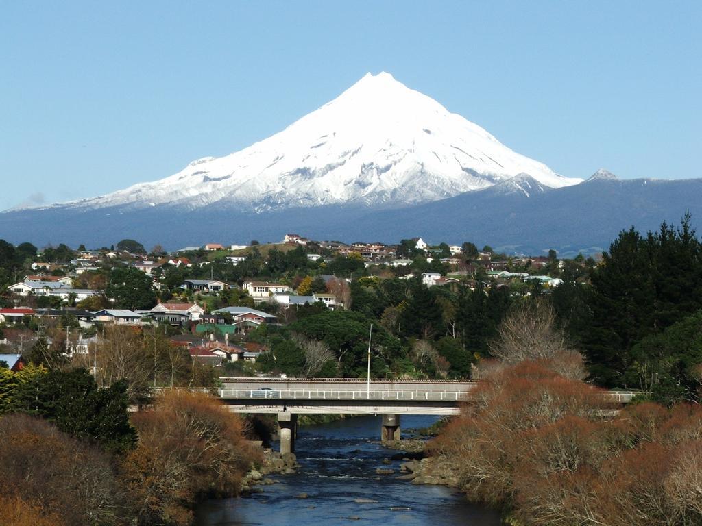 New Plymouth Top 10 Holiday Park Экстерьер фото
